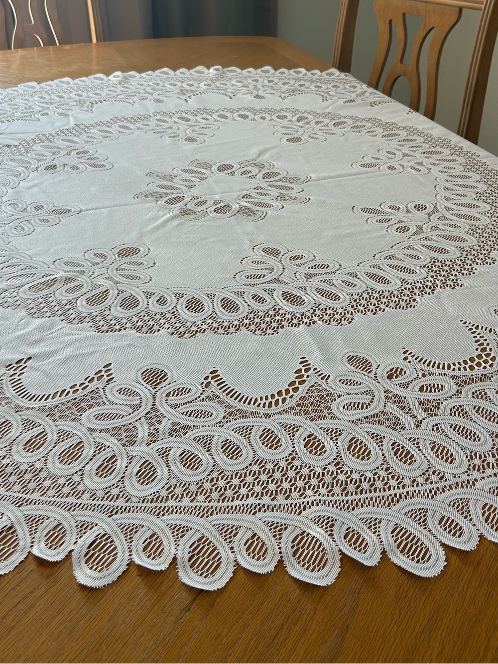 VTG 67" Round White Lace Tablecloth Pristine Cottagecore BoHo Table Linen